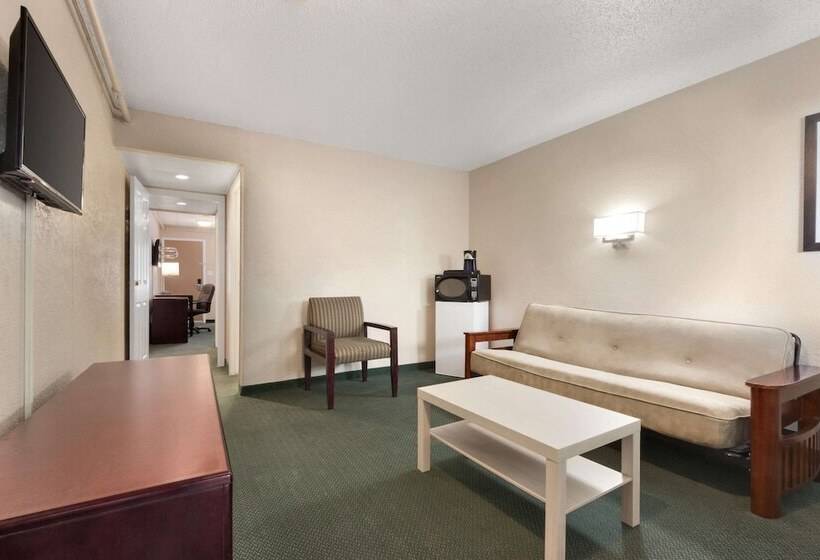 בית מלון כפרי Days Inn By Wyndham Lethbridge