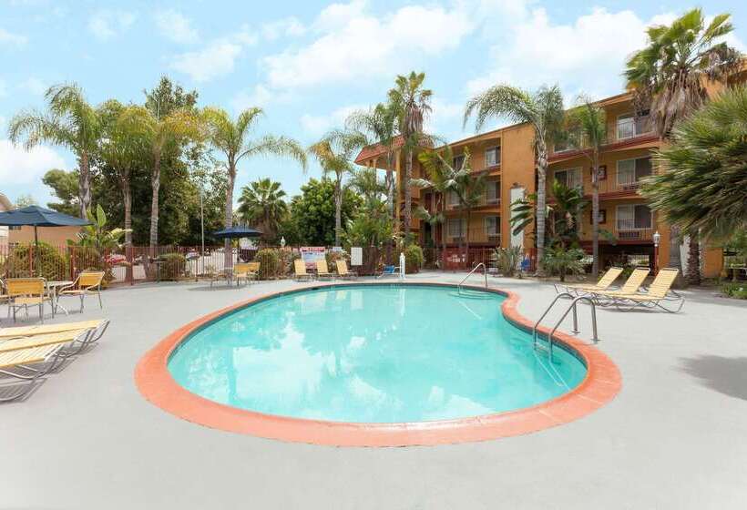 فندق Days Inn By Wyndham Mission Valley Sdsu