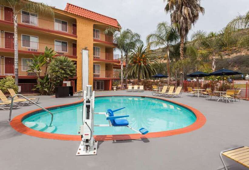 فندق Days Inn By Wyndham Mission Valley Sdsu