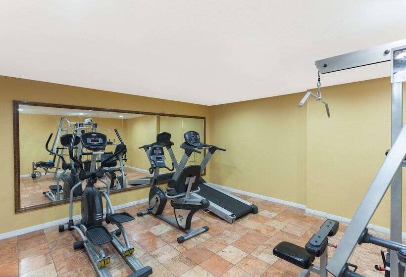 فندق Days Inn By Wyndham Mission Valley Sdsu