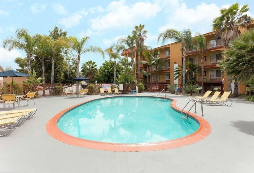 فندق Days Inn By Wyndham Mission Valley Sdsu