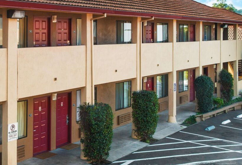 호텔 Days Inn By Wyndham Pinole Berkeley