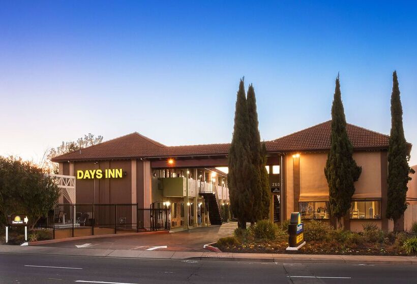 호텔 Days Inn By Wyndham Pinole Berkeley