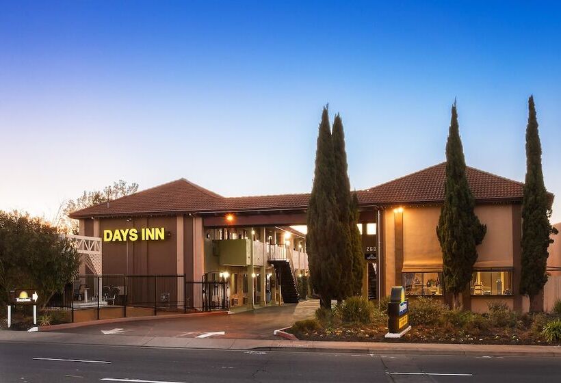 호텔 Days Inn By Wyndham Pinole Berkeley