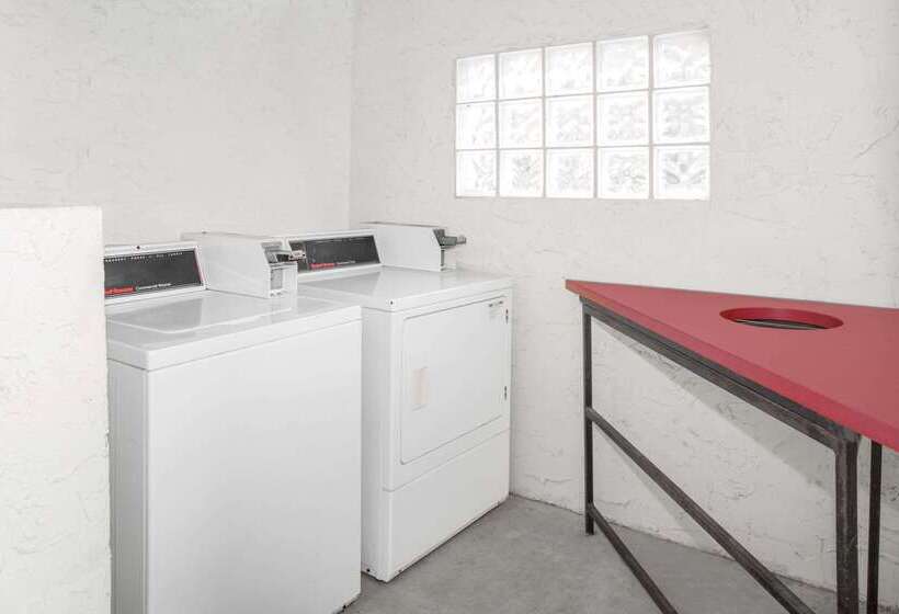 호텔 Days Inn By Wyndham Tallahassee University Center