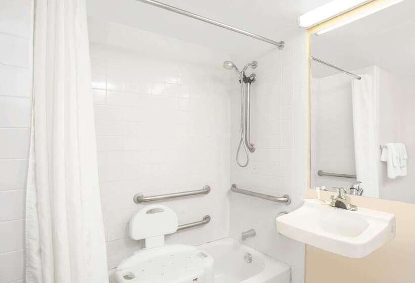 فندق Days Inn By Wyndham Tallahassee University Center
