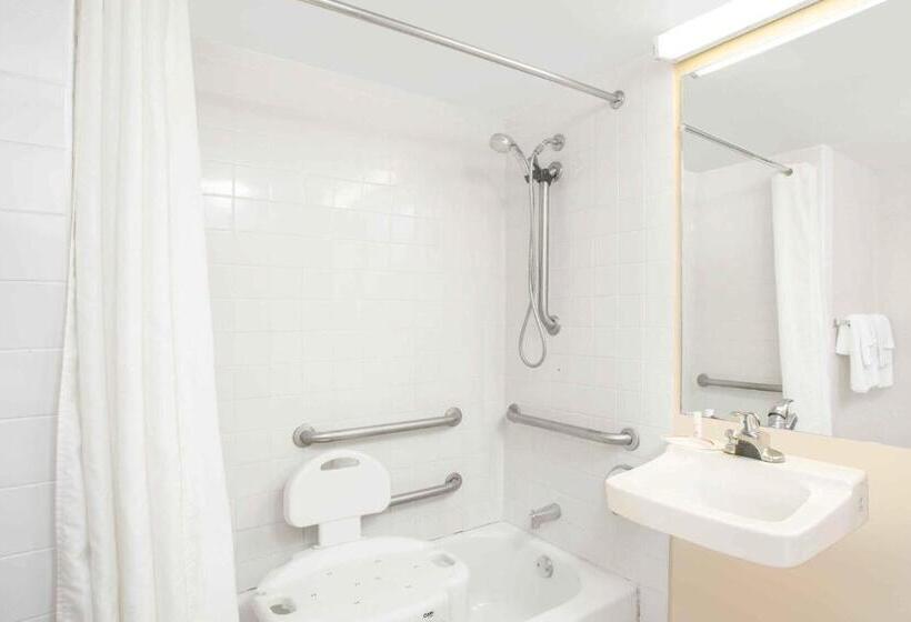 호텔 Days Inn By Wyndham Tallahassee University Center