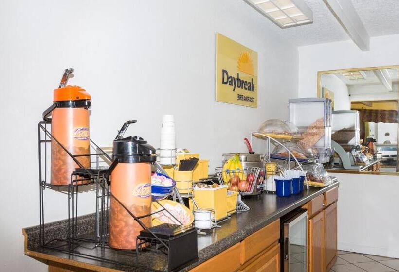 호텔 Days Inn By Wyndham Tallahassee University Center