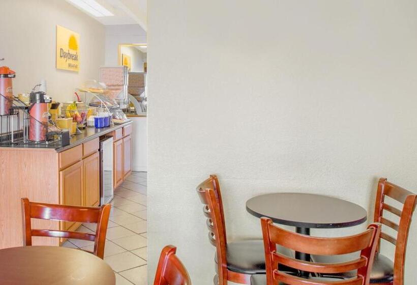 فندق Days Inn By Wyndham Tallahassee University Center