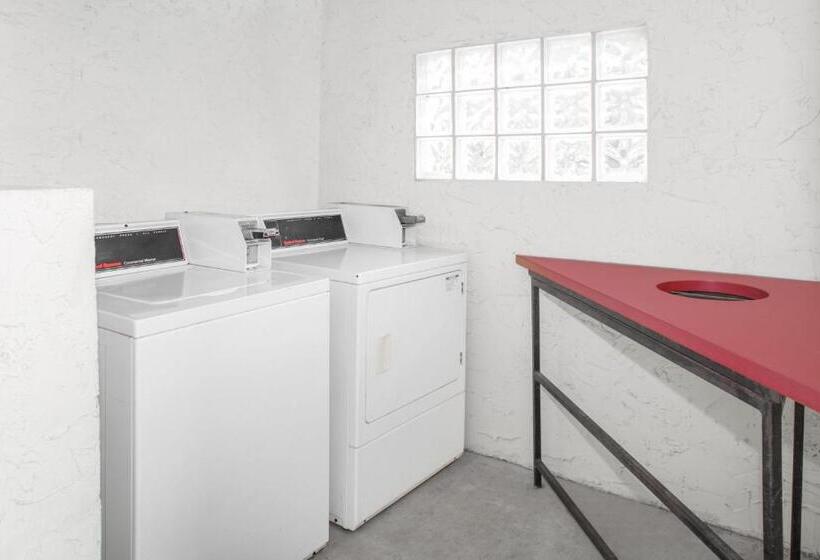 호텔 Days Inn By Wyndham Tallahassee University Center