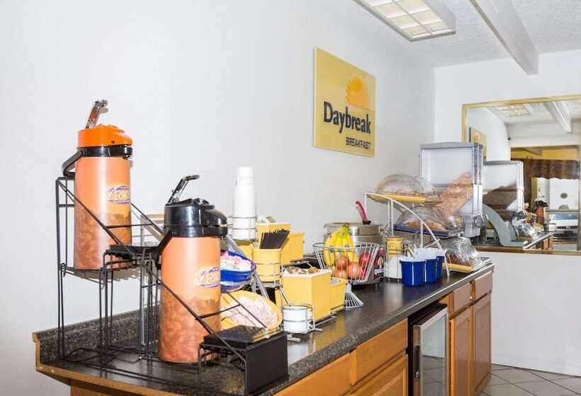 호텔 Days Inn By Wyndham Tallahassee University Center