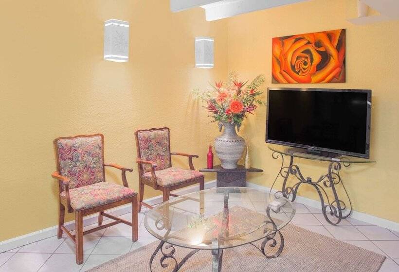 호텔 Days Inn By Wyndham Tallahassee University Center