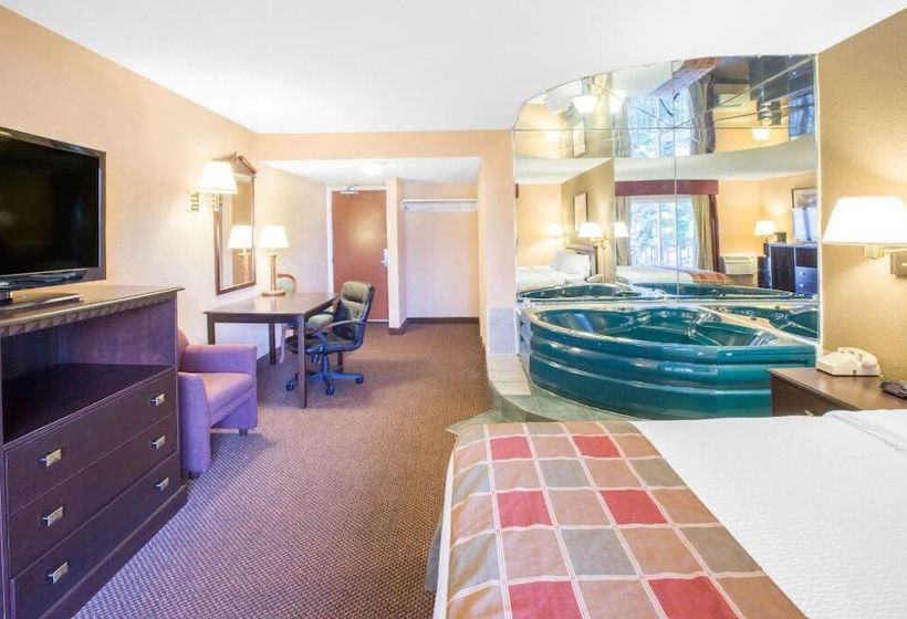 Отель Days Inn By Wyndham Toledo