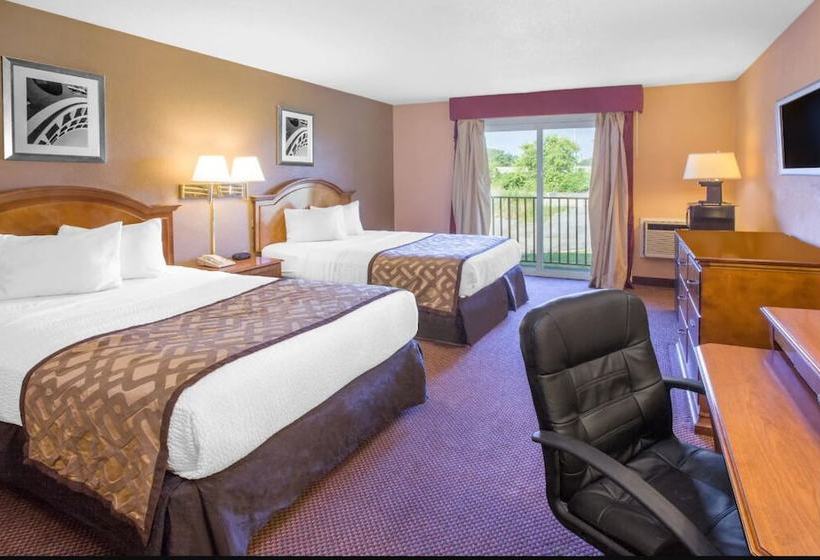 Отель Days Inn By Wyndham Toledo