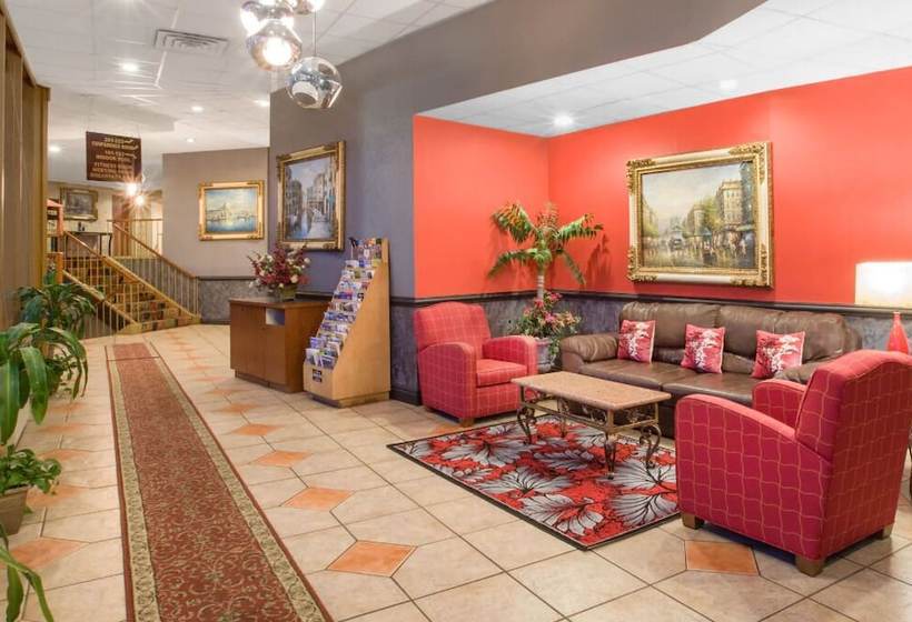 Отель Days Inn By Wyndham Toledo