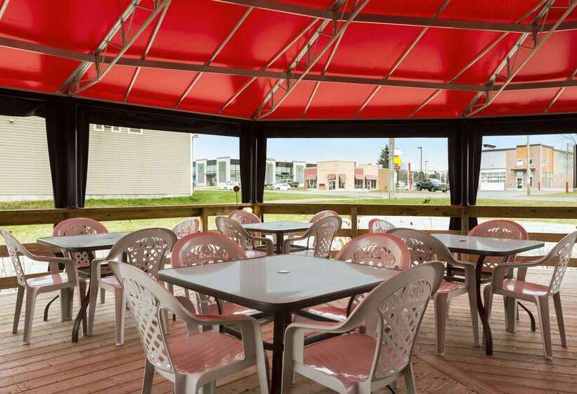 فندق Days Inn By Wyndham Troisrivieres