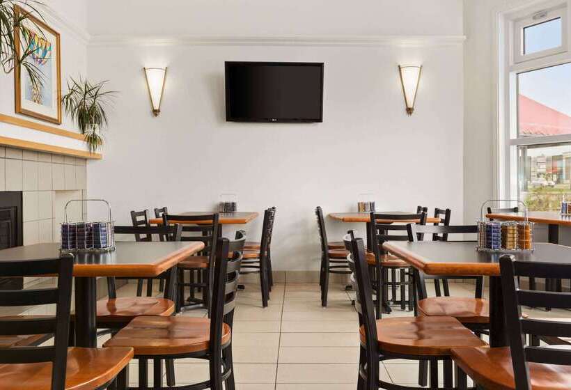 فندق Days Inn By Wyndham Troisrivieres