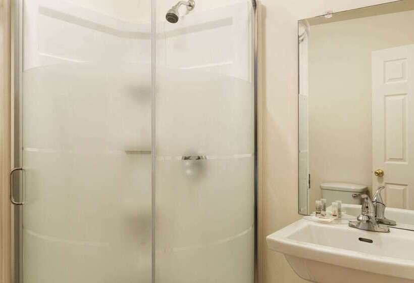 فندق Days Inn By Wyndham Troisrivieres