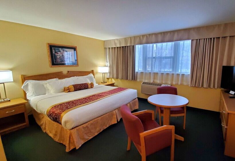 בית מלון כפרי Days Inn By Wyndham Penticton Conference Centre