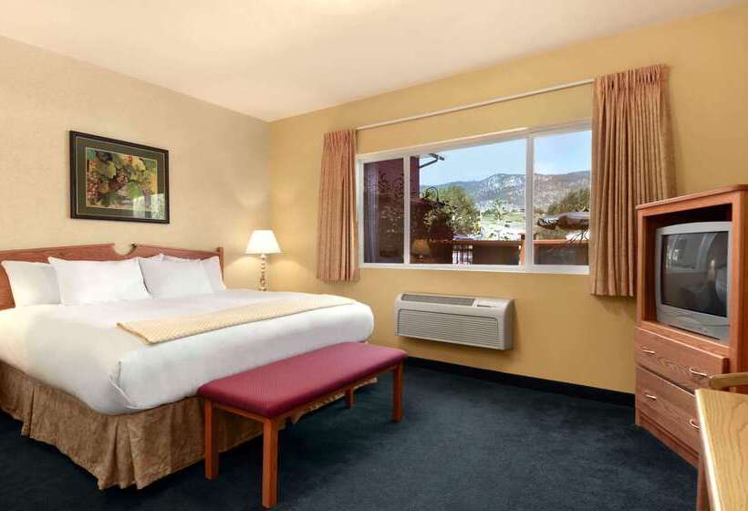 בית מלון כפרי Days Inn By Wyndham Penticton Conference Centre