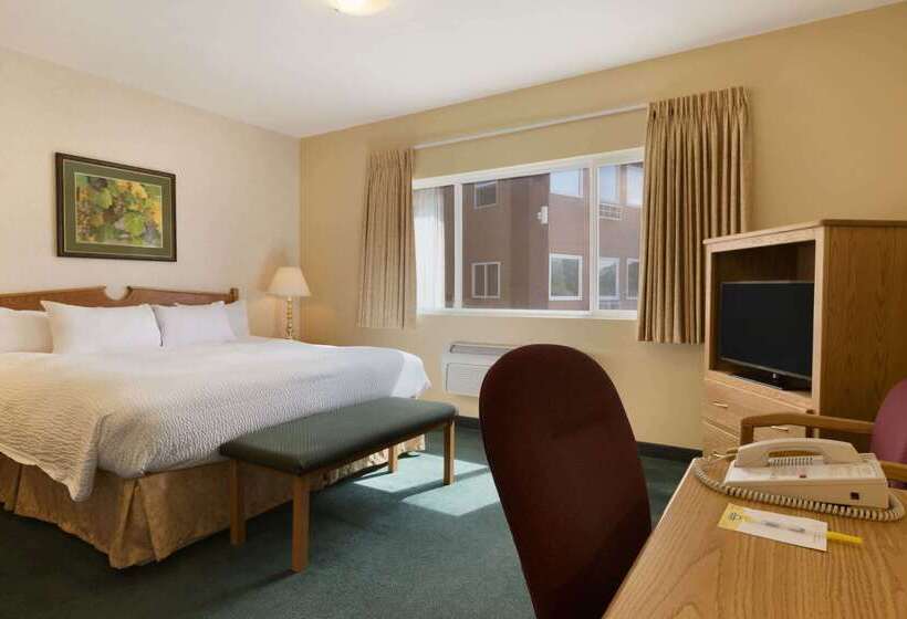 בית מלון כפרי Days Inn By Wyndham Penticton Conference Centre