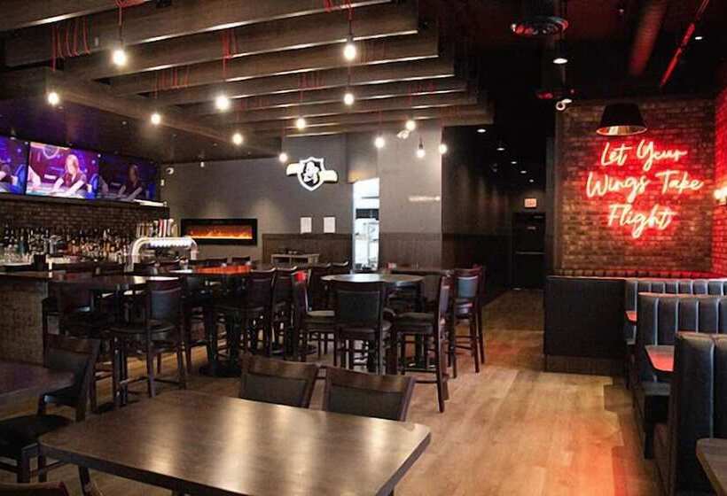 בית מלון כפרי Days Inn By Wyndham Penticton Conference Centre