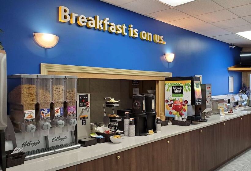 בית מלון כפרי Days Inn By Wyndham Penticton Conference Centre