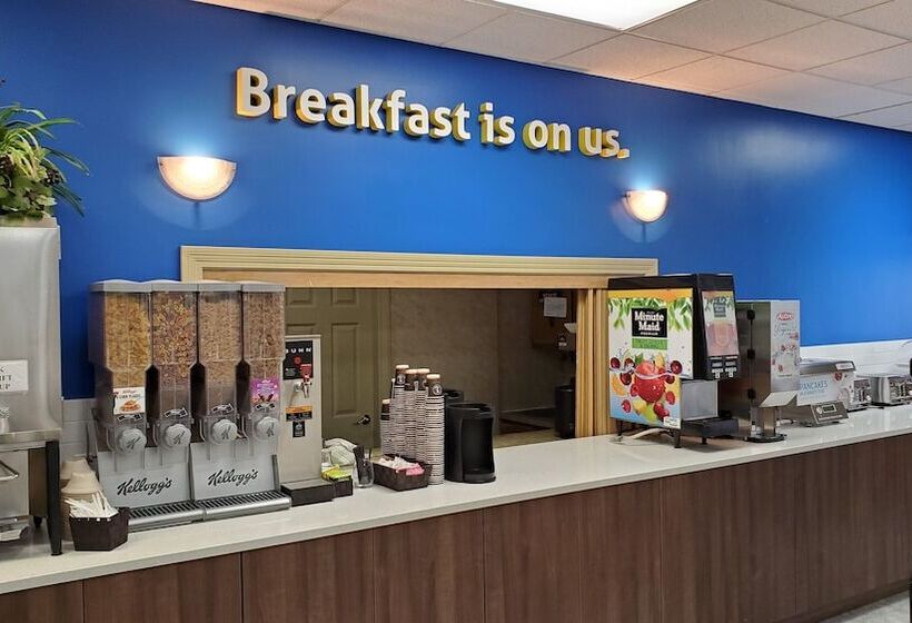 בית מלון כפרי Days Inn By Wyndham Penticton Conference Centre