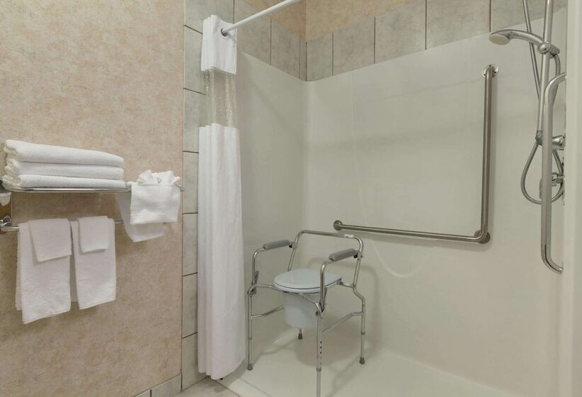 בית מלון כפרי Days Inn By Wyndham Penticton Conference Centre