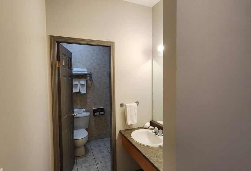 בית מלון כפרי Days Inn By Wyndham Penticton Conference Centre