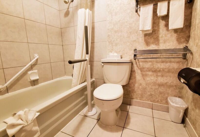 בית מלון כפרי Days Inn By Wyndham Penticton Conference Centre