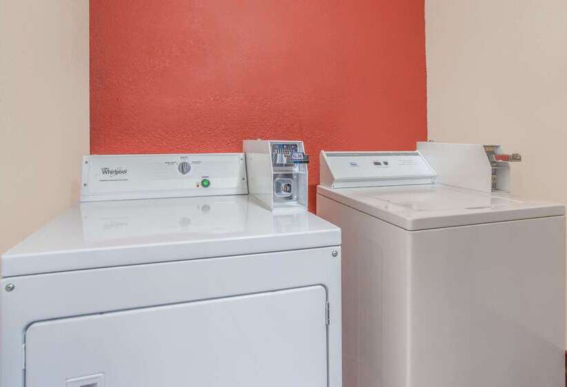 Отель Days Inn & Suites By Wyndham Mt Pleasant