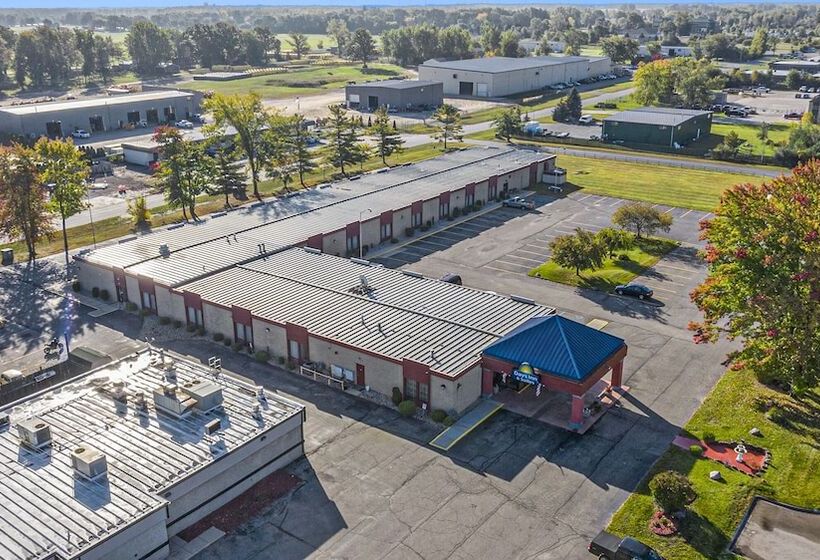 Отель Days Inn & Suites By Wyndham Mt Pleasant