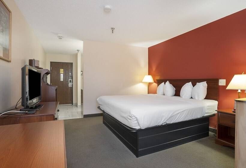 Отель Days Inn & Suites By Wyndham Mt Pleasant