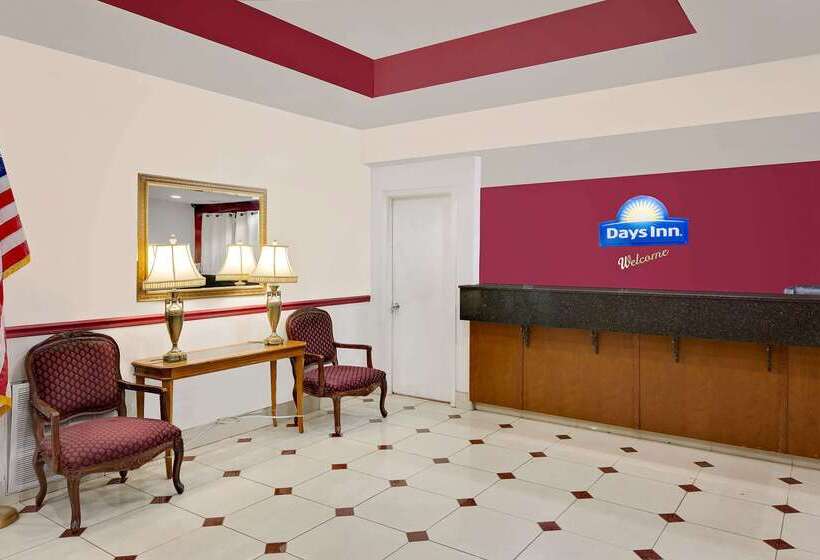 فندق Days Inn & Suites By Wyndham Starkville