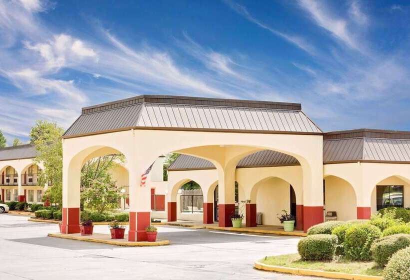فندق Days Inn & Suites By Wyndham Starkville