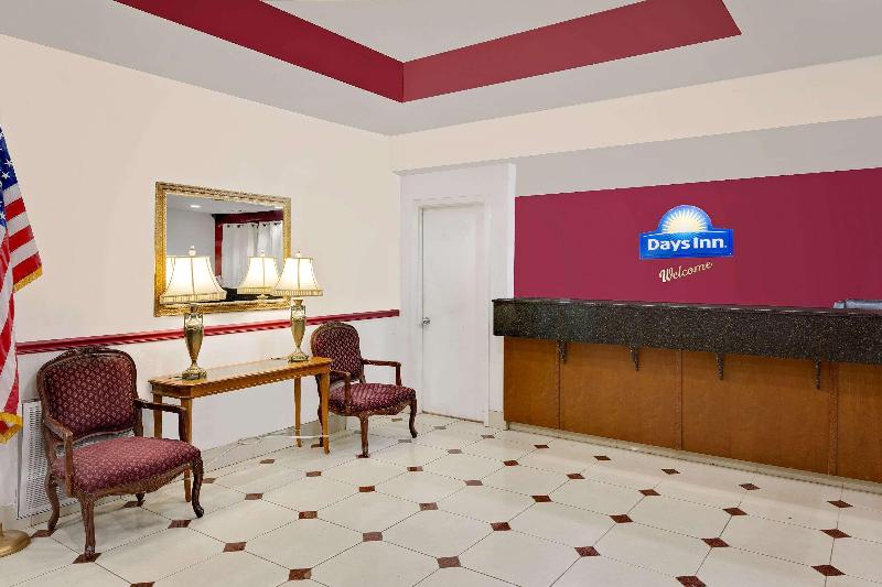 فندق Days Inn & Suites By Wyndham Starkville