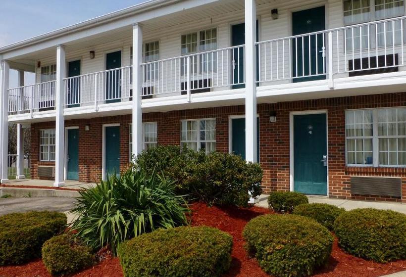 בית מלון כפרי Deerfield Inn