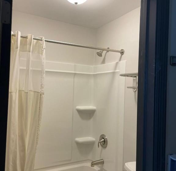 בית מלון כפרי Deerfield Inn