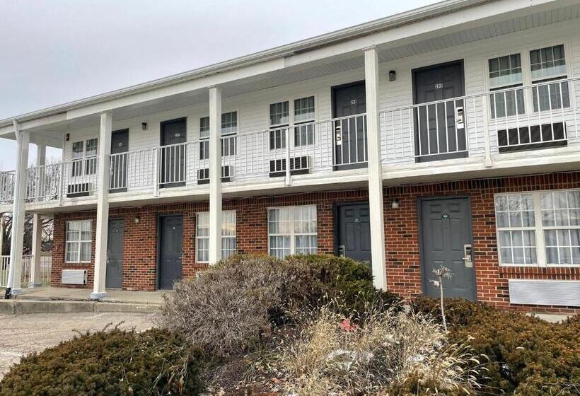 בית מלון כפרי Deerfield Inn