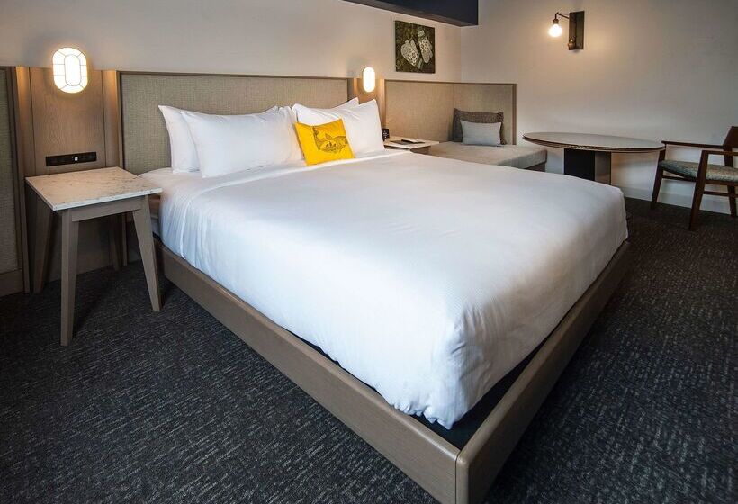 هتل Doubletree By Hilton St. John S Harbourview
