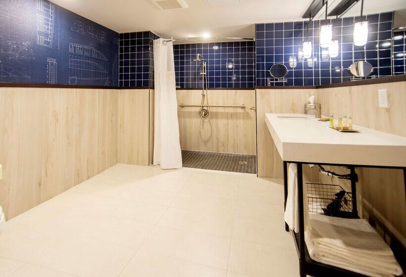 هتل Doubletree By Hilton St. John S Harbourview