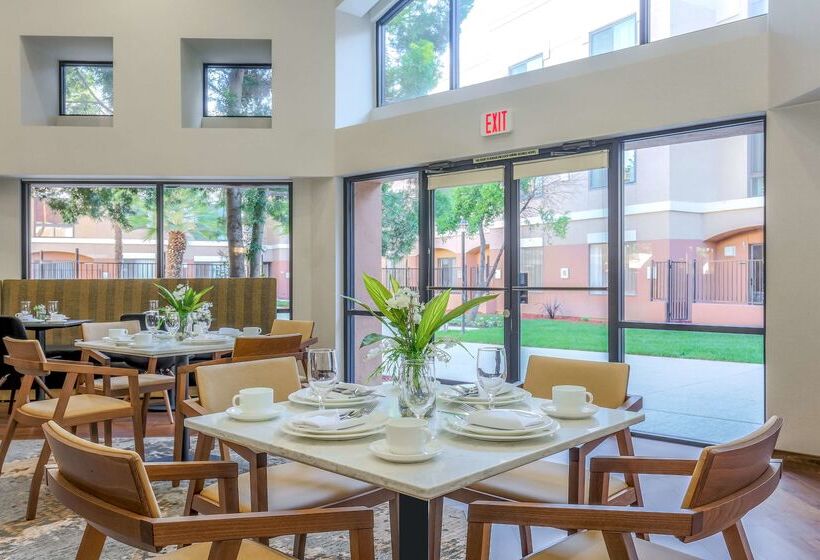 호텔 Doubletree Suites By Hilton  Sacramento – Rancho Cordova