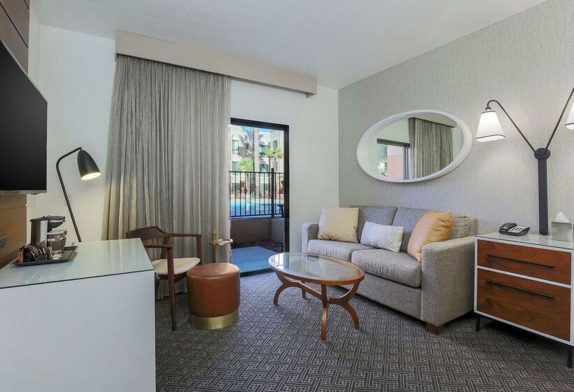 בית מלון כפרי Doubletree Suites By Hilton  Sacramento – Rancho Cordova
