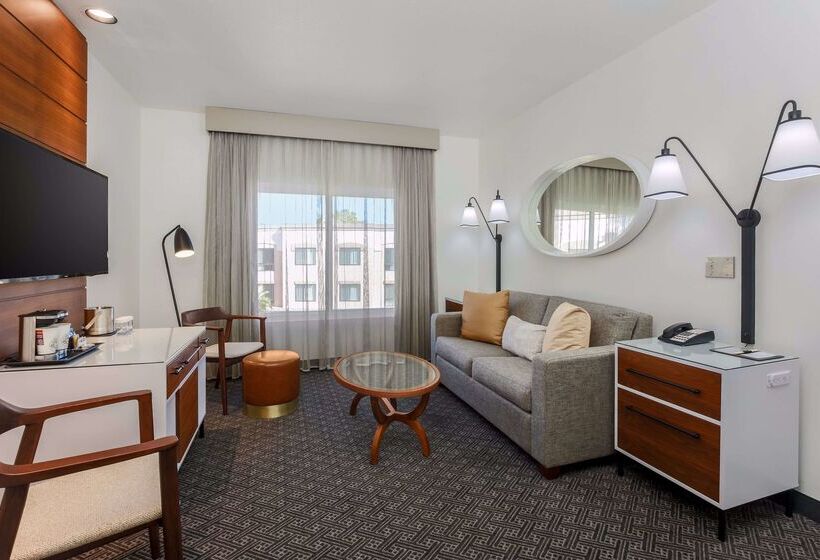 בית מלון כפרי Doubletree Suites By Hilton  Sacramento – Rancho Cordova