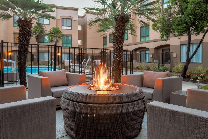 בית מלון כפרי Doubletree Suites By Hilton  Sacramento – Rancho Cordova