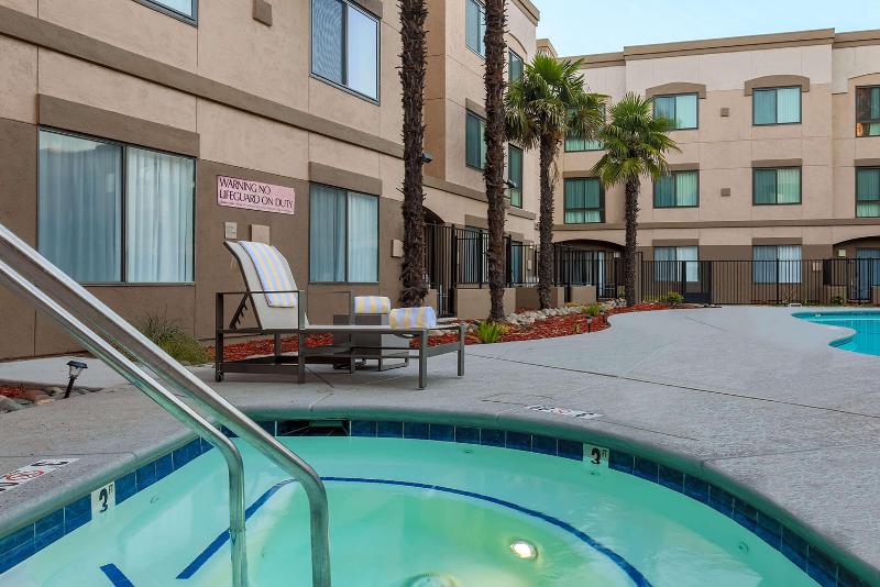 בית מלון כפרי Doubletree Suites By Hilton  Sacramento – Rancho Cordova