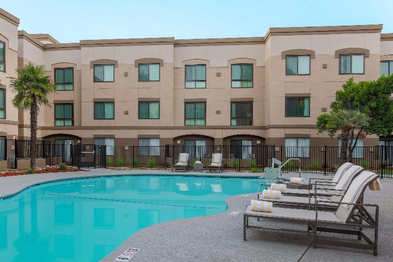 בית מלון כפרי Doubletree Suites By Hilton  Sacramento – Rancho Cordova