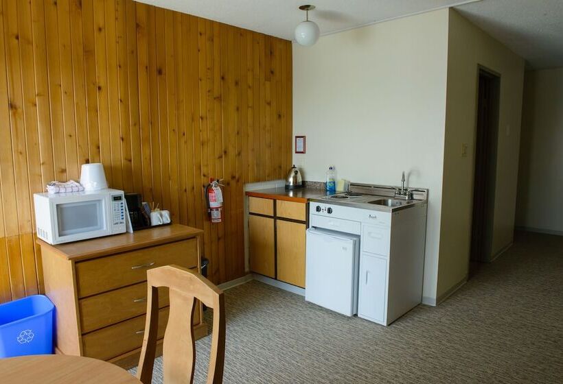 בית מלון כפרי Driftwood Inn