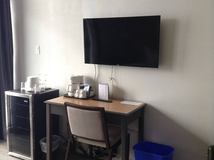 בית מלון כפרי Driftwood Inn